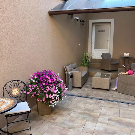 Corner House Daire Lučenec Dış mekan fotoğraf