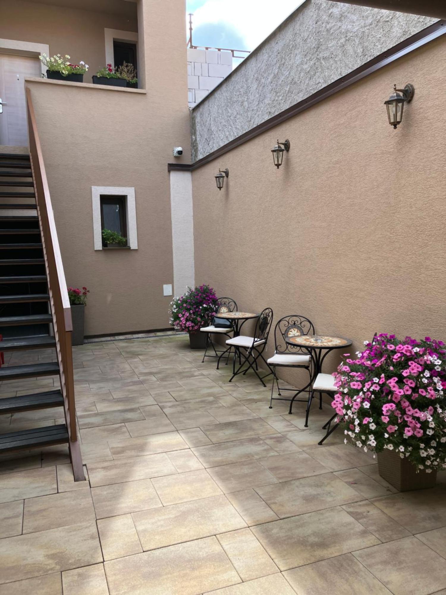 Corner House Daire Lučenec Dış mekan fotoğraf